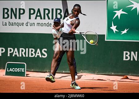 Parigi, Francia. 17th maggio 2022. Oceane BABEL di Francia durante il secondo giorno di qualificazione di Roland-Garros 2022, French Open 2022, torneo di tennis Grand Slam il 17 maggio 2022 allo stadio Roland-Garros di Parigi, Francia - Foto: Matthieu Mirville/DPPI/LiveMedia Credit: Independent Photo Agency/Alamy Live News Foto Stock