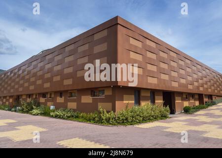 Edificio principale del complesso etnografico Damascena situato nel villaggio di Skobelevo nella Rose Valley, Bulgaria Foto Stock