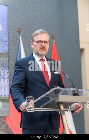 Praga, Repubblica Ceca. 17th maggio 2022. Il primo ministro ceco, Petr Fiala, ha visto durante una conferenza stampa congiunta con il Cancelliere d'Austria Karl Nehammer. Il cancelliere ha visitato la Repubblica Ceca e ha incontrato il primo ministro ceco. (Foto di Tomas Tkacik/SOPA Images/Sipa USA) Credit: Sipa USA/Alamy Live News Foto Stock