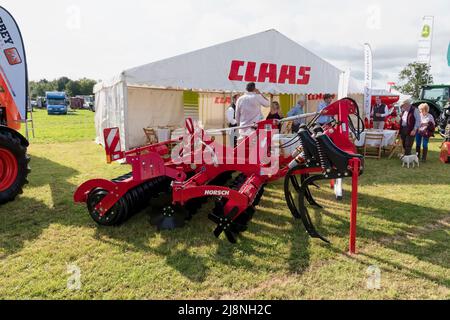 Frome, Somerset, UK - Settembre 11 2021: Stand commerciale CLAAS Agricultural Machinery al Salone delle Femme Agricultural and Cheese 2021 Foto Stock