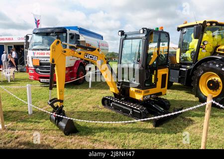 Frome, Somerset, UK - Settembre 11 2021: JCB 19C-i, 1,9 Ton, Mini Digger sul trade stand JCB al Frome Agricultural and Cheese Show 2021 Foto Stock