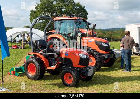 Frome, Somerset, UK - Settembre 11 2021: Trattori KUBOTA in mostra al Frome Agricultural and Cheese Show al West Woodlands Showground 2021 Foto Stock