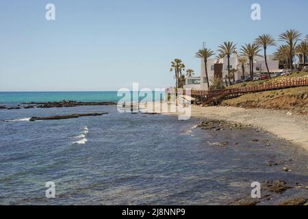 Passerella in legno, marciapiede, lungomare, collegando le spiagge della Costa del Sol, La Cala, Andalusia, Spagna. Foto Stock