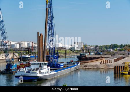 Duisport, Porto di Ruhrort, Coal Island, conversione della vecchia area portuale nel più grande terminal di container trimodale d'Europa, la bonifica terrestre Foto Stock