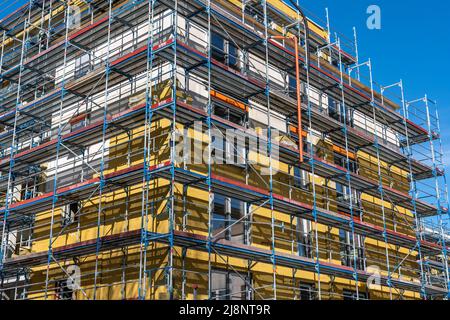 Wohnungsbau, Neubau einer Wohnanlage, Rohbau, teils schon mit Wärmedämmung versehen, NRW, Deutschland, Foto Stock