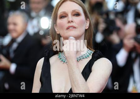 18 maggio 2022, Cannes, Cote d'Azur, Francia: L'attrice americana JULIANNE MOORE partecipa alla proiezione del taglio finale e alla cerimonia di apertura durante il Festival annuale del film di Cannes 75th (immagine di credito: © Mickael Chavet/ZUMA Press Wire) Foto Stock