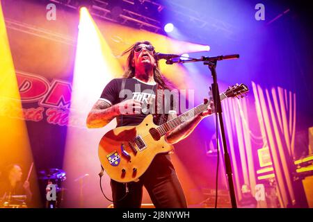 Oslo, Norvegia. 16th, maggio 2022. La rock band americana Eagles of Death Metal suona un concerto dal vivo al Sentrum Scene di Oslo. Qui cantante, cantautore e musicista Jesse Hughes è visto dal vivo sul palco. (Photo credit: Gonzales Photo - Terje Dokken). Foto Stock