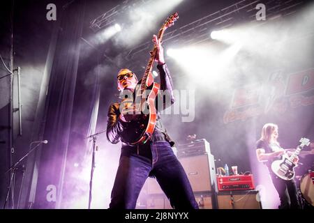 Oslo, Norvegia. 16th, maggio 2022. La rock band americana Eagles of Death Metal suona un concerto dal vivo al Sentrum Scene di Oslo. Qui il chitarrista Josh Jove è visto dal vivo sul palco. (Photo credit: Gonzales Photo - Terje Dokken). Foto Stock