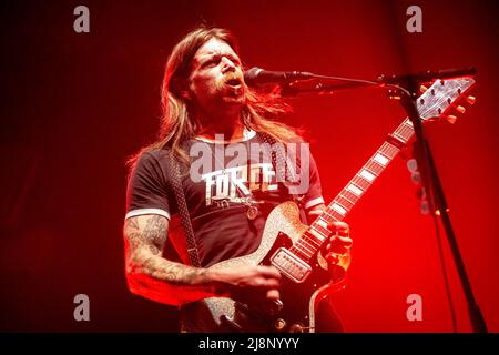 Oslo, Norvegia. 16th, maggio 2022. La rock band americana Eagles of Death Metal suona un concerto dal vivo al Sentrum Scene di Oslo. Qui cantante, cantautore e musicista Jesse Hughes è visto dal vivo sul palco. (Photo credit: Gonzales Photo - Terje Dokken). Foto Stock