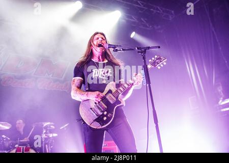 Oslo, Norvegia. 16th, maggio 2022. La rock band americana Eagles of Death Metal suona un concerto dal vivo al Sentrum Scene di Oslo. Qui cantante, cantautore e musicista Jesse Hughes è visto dal vivo sul palco. (Photo credit: Gonzales Photo - Terje Dokken). Foto Stock