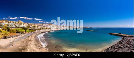 Spiaggia di sabbia bianca e costa di El Duque a Tenerife. Adeje costa Canarie, Spagna Foto Stock