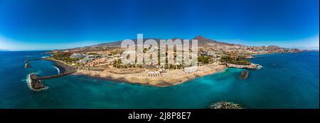 Spiaggia di sabbia bianca e costa di El Duque a Tenerife. Adeje costa Canarie, Spagna Foto Stock