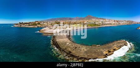 Spiaggia di sabbia bianca e costa di El Duque a Tenerife. Adeje costa Canarie, Spagna Foto Stock