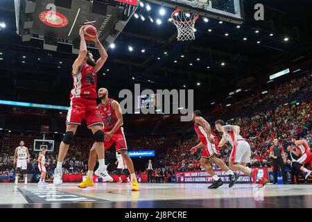 Milano, Italia. 17th maggio 2022. TELECAMERA DIGITALE OLYMPUS durante il playoff - AX Armani Exchange Milano vs Unahotels Reggio Emilia, Campionato Italiano di Basket a Serie a Milano, Maggio 17 2022 Credit: Independent Photo Agency/Alamy Live News Foto Stock