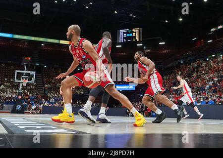 Milano, Italia. 17th maggio 2022. TELECAMERA DIGITALE OLYMPUS durante il playoff - AX Armani Exchange Milano vs Unahotels Reggio Emilia, Campionato Italiano di Basket a Serie a Milano, Maggio 17 2022 Credit: Independent Photo Agency/Alamy Live News Foto Stock