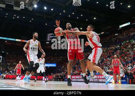 Milano, Italia. 17th maggio 2022. TELECAMERA DIGITALE OLYMPUS durante il playoff - AX Armani Exchange Milano vs Unahotels Reggio Emilia, Campionato Italiano di Basket a Serie a Milano, Maggio 17 2022 Credit: Independent Photo Agency/Alamy Live News Foto Stock