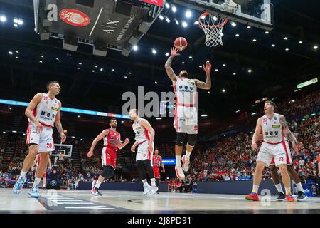 Milano, Italia. 17th maggio 2022. TELECAMERA DIGITALE OLYMPUS durante il playoff - AX Armani Exchange Milano vs Unahotels Reggio Emilia, Campionato Italiano di Basket a Serie a Milano, Maggio 17 2022 Credit: Independent Photo Agency/Alamy Live News Foto Stock