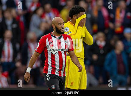 Southampton. 18th maggio 2022. Nathan Redmond di Southampton festeggia dopo aver segnato il traguardo di apertura durante la partita della Premier League inglese tra Southampton e Liverpool a Southampton, in Gran Bretagna, il 17 maggio 2022. Credit: Xinhua/Alamy Live News Foto Stock