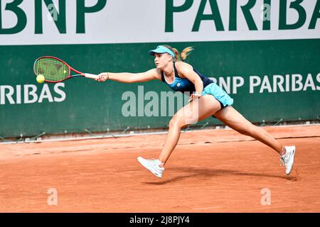 Parigi, Francia. 17th maggio 2022. Anastasia Tikhonova di Russia durante l'Open Francese (Roland-Garros) 2022, torneo di tennis Grand Slam il 17 maggio 2022 allo stadio Roland-Garros di Parigi, Francia. Credit: Victor Joly/Alamy Live News Foto Stock