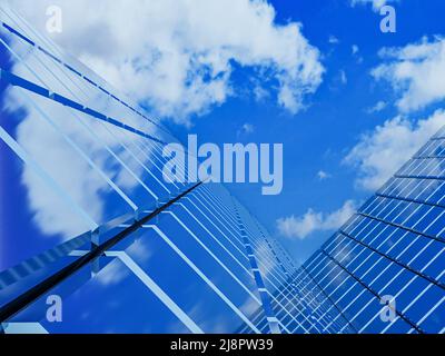 Moderno edificio immobiliare finanziario per imprese. rendering 3d Foto Stock