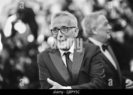 Cannes, Francia. 17th maggio 2022. Marco Bellochio, in arrivo alla cerimonia di apertura del Festival del Cinema di Cannes del 75th, il 17 maggio 2022 a Cannes, Francia. Photo by Franck Castel/ABACAPRESS.COM Credit: Abaca Press/Alamy Live News Foto Stock