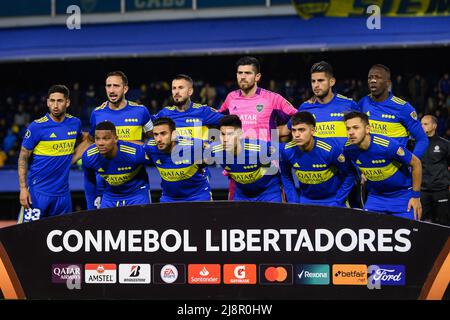 Buenos Aires, Argentina. 17th maggio 2022. I giocatori di Boca Juniors posano per una foto di gruppo prima della partita Copa Conmebol MEBOL Libertadores 2022 tra Boca Juniors e Corinzi all'Estadio Alberto J. Armando. Punteggio finale; Boca Juniors 1:1 Corinthians Credit: SOPA Images Limited/Alamy Live News Foto Stock