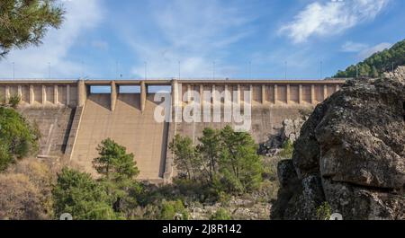 Diga di Cancho del Fresno, Canamero, Caceres, Spagna. Paesaggi geopark Villuercas Foto Stock