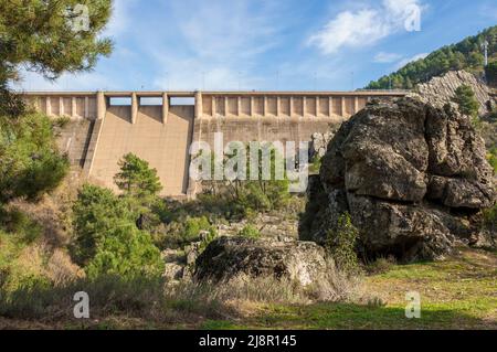 Diga di Cancho del Fresno, Canamero, Caceres, Spagna. Paesaggi geopark Villuercas Foto Stock