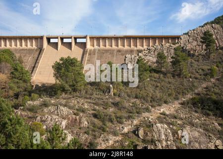 Diga di Cancho del Fresno, Canamero, Caceres, Spagna. Paesaggi geopark Villuercas Foto Stock