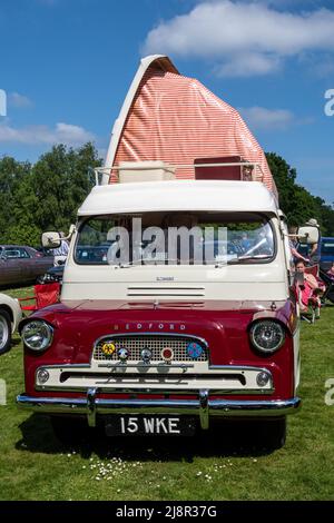 1963 Bedford romany Dormobile al Surrey Heath Show di Surrey, Inghilterra, Regno Unito Foto Stock