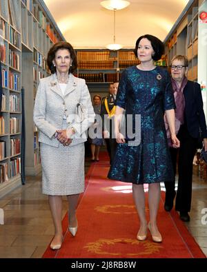 La signora Jenni Haukio e la regina Silvia visitano l'Accademia svedese a Stoccolma, in Svezia, il 18 maggio 2022. Il presidente finlandese è in visita di stato di due giorni in Svezia foto: Anders Wiklund / TT code 10040 Foto Stock