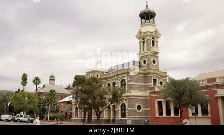 BROKEN HILL, AUSTRALIA - GIUGNO 15 2021: Lo storico edificio del municipio a Broken Hill Foto Stock