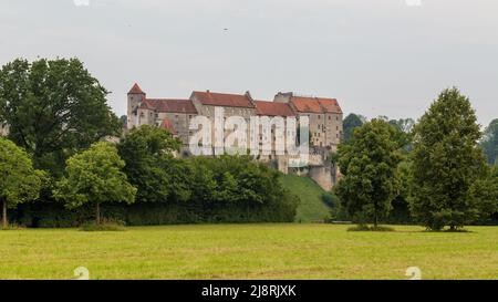 Burghausen, Germania - 24 luglio 2021: Vista sugli edifici del castello di Burghausen. Foto Stock