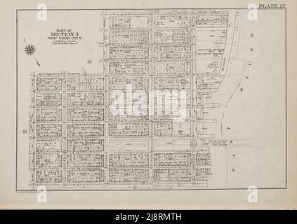 PIANO DI MANHATTAN ISLAND NEL 1908 (sezioni) dall'iconografia di Manhattan Island, 1498-1909 compilata da fonti originali e illustrata da riproduzioni di foto-intaglio di mappe importanti, piani, viste, E documenti in collezioni pubbliche e private - Volume 2 di Stokes, I. N. Phelps (Isaac Newton Phelps), 1867-1944 Editore New York : Robert H. Dodd 1915. Compresa la cartografia: Un saggio sullo sviluppo della conoscenza riguardante la geografia della costa orientale del Nord America; Manhattan Island e i suoi dintorni su mappe e grafici iniziali / da F.C. Wieder e I.N. Stokes Phelps. Il Manat Foto Stock