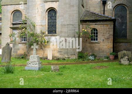 Una seconda guerra mondiale e altre tombe a St Nicholas Gosforth Parish Church Cemetery, Newcastle upon Tyne, Regno Unito. Foto Stock