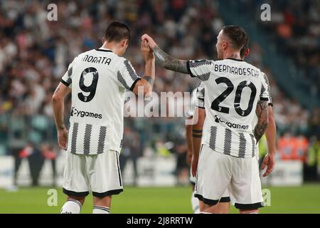 Stadio Allianz, Torino, Italia, 16 maggio 2022, Federico Bernardeschi (Juventus FC) e Alvaro Morata (Juventus FC) celebrano il traguardo durante la Juventus Foto Stock