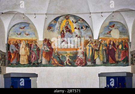 Madonna col Bambino in gloria e santi - affianco - Matteo Ripanda - XVI secolo - Monte Oliveto maggiore (si),Italia, Abbazia Olivetana Foto Stock