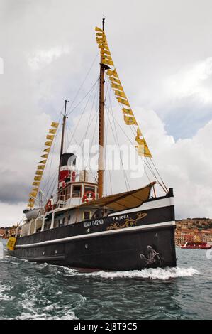 Il rimorchiatore offshore Pietro Micca, costruito in Inghilterra nel 1895 e ancora oggi pienamente operativo, è il più antico veliero, anche con vela come goletta, navigando nel Mediterraneo oggi. Occasionalmente utilizzata in passato dall'associazione ambientale italiana Legambiente per la campagna promozionale Goletta Verde. Foto Stock