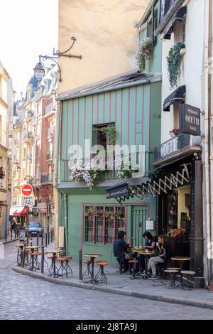 Vista mattutina di Patisserie Odette lungo Rue Galande nel quartiere Latino, Parigi, Ile-de-France, Francia Foto Stock