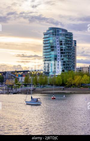 Edifici residenziali nel centro di Vancouver, British Columbia, Canada. Foto Stock