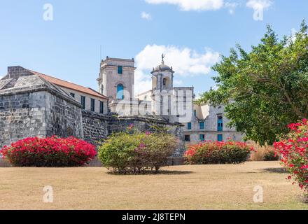 Castillo de la Real Fuerza (Castello della forza reale) da Avenue del Puerto, l'Avana Vecchia, l'Avana, la Habana, Repubblica di Cuba Foto Stock