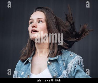 Il popstar norvegese Sigrid si esibisce dal vivo sul palco di casa in Norvegia Foto Stock