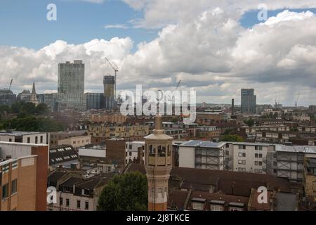 Londra, 18/08/2017: vista della Città dal teto della moschea di East London - vista della città dalla moschea di East London. © Andrea Sabbadini Foto Stock