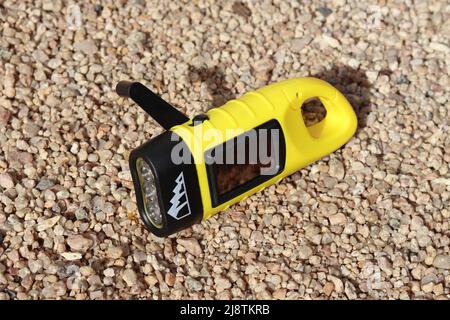 Torcia a motore manuale con carica solare Foto Stock