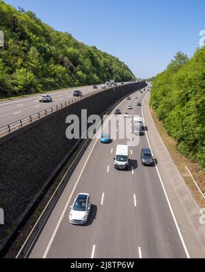 Sezione a livelli sfalsati dell'autostrada M5 durante il passaggio Attraverso il Failand Ridge e la Valle di Gordano vicino a Bristol UK Foto Stock