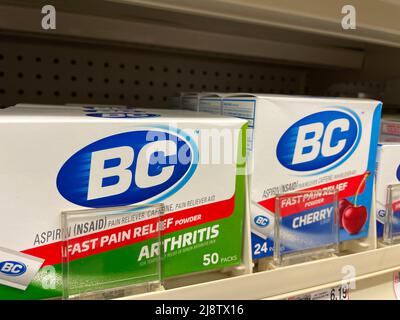 Grovetown, GA USA - 04 15 22: Vendita al dettaglio sezione medicina BC polveri Foto Stock