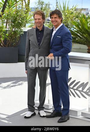 Cannes, Francia. 18th maggio 2022. CANNES, FRANCIA. 18 maggio 2022: Crociera di Jerry Bruckheimer & Tom alla fotocellula per il TopGun: Maverick al Festival de Cannes 75th. Picture Credit: Paul Smith/Alamy Live News Foto Stock