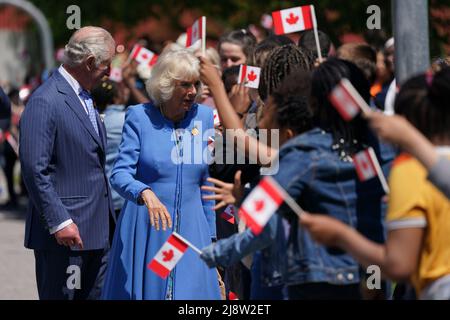 Il Principe di Galles e la Duchessa di Cornovaglia visitano la Scuola di Assunzione di Ottawa, durante la loro gita di tre giorni in Canada per celebrare il Giubileo del platino della Regina. Data foto: Mercoledì 18 maggio 2022. Foto Stock