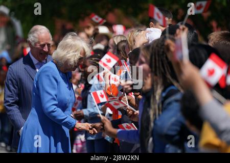 Il Principe di Galles e la Duchessa di Cornovaglia visitano la Scuola di Assunzione di Ottawa, durante la loro gita di tre giorni in Canada per celebrare il Giubileo del platino della Regina. Data foto: Mercoledì 18 maggio 2022. Foto Stock