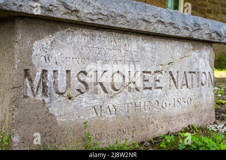 Muskokee Nation 1850 pietra incisa (destinata al Washington Monument) al Five Civilized Tribes Museum di Muskogee, Oklahoma. (USA) Foto Stock